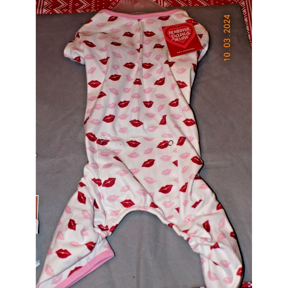 New dog pet pajamas lips valentine size medium